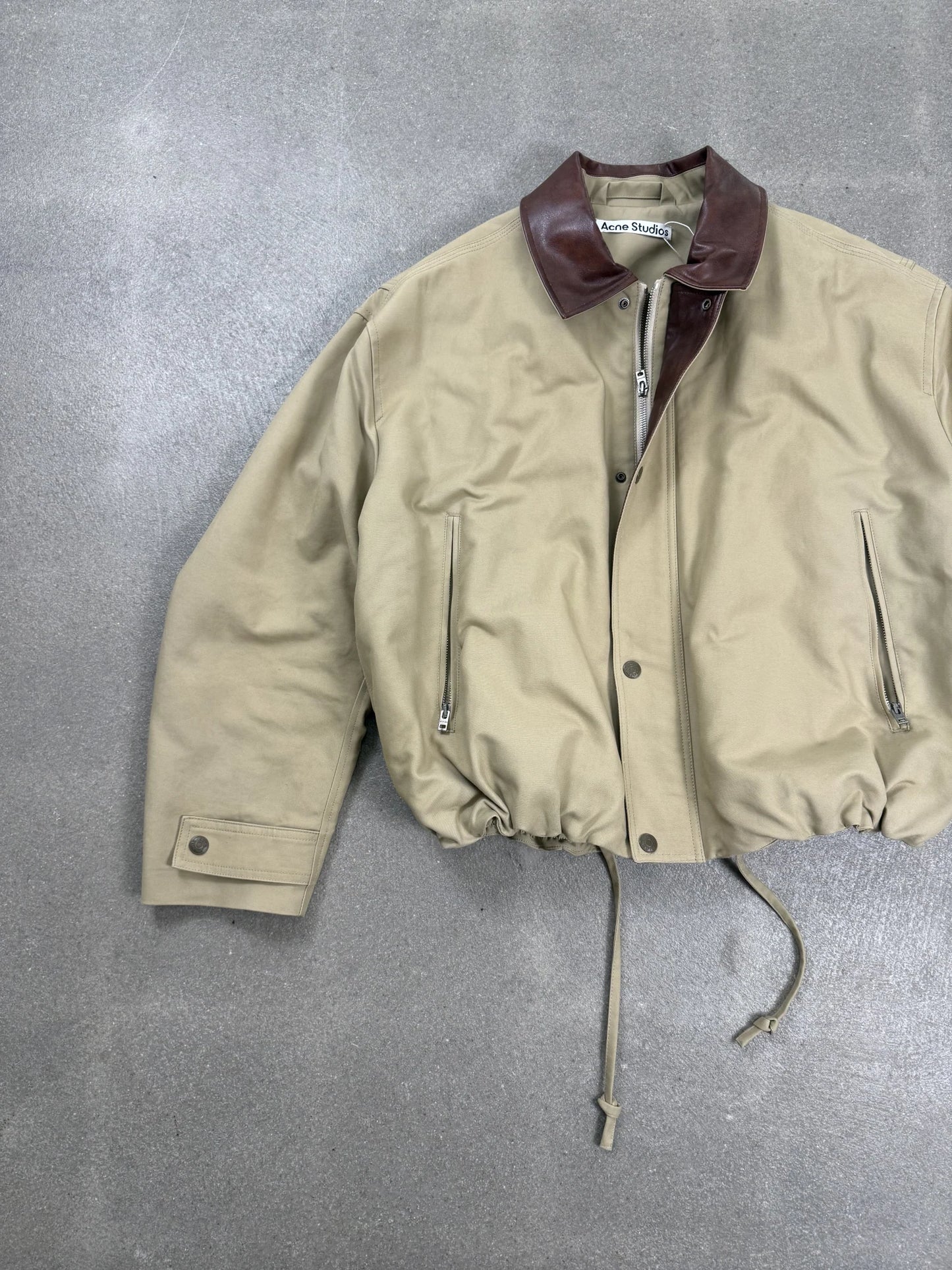 A/W 2024 Acne Studios Bomber in Twill Beige con Colletto in Pelle | Taglia 48 boxy oversize