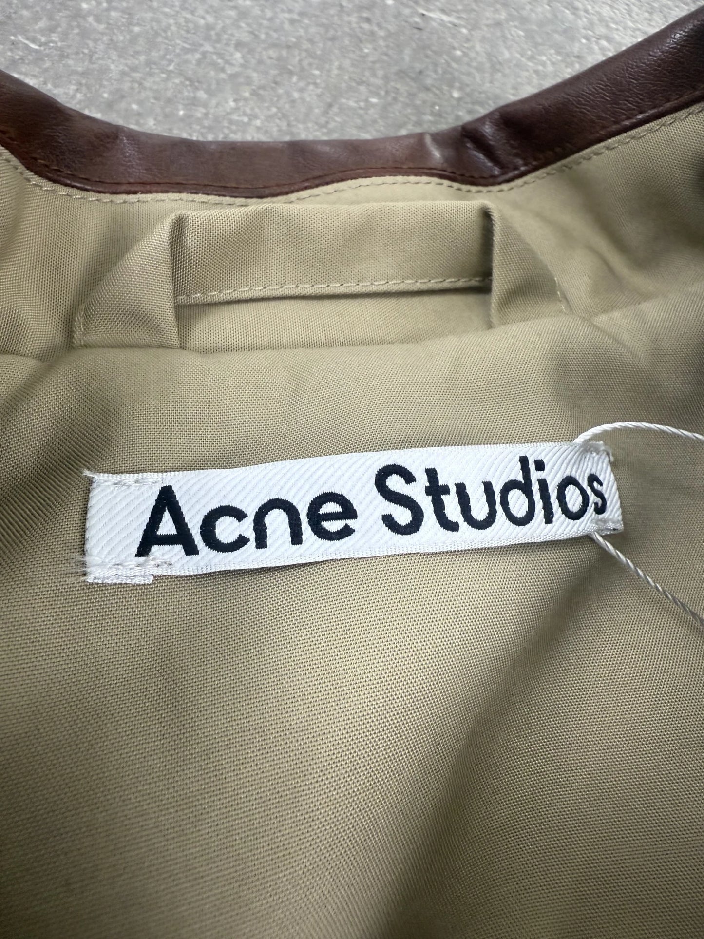 A/W 2024 Acne Studios Bomber in Twill Beige con Colletto in Pelle | Taglia 48 boxy oversize