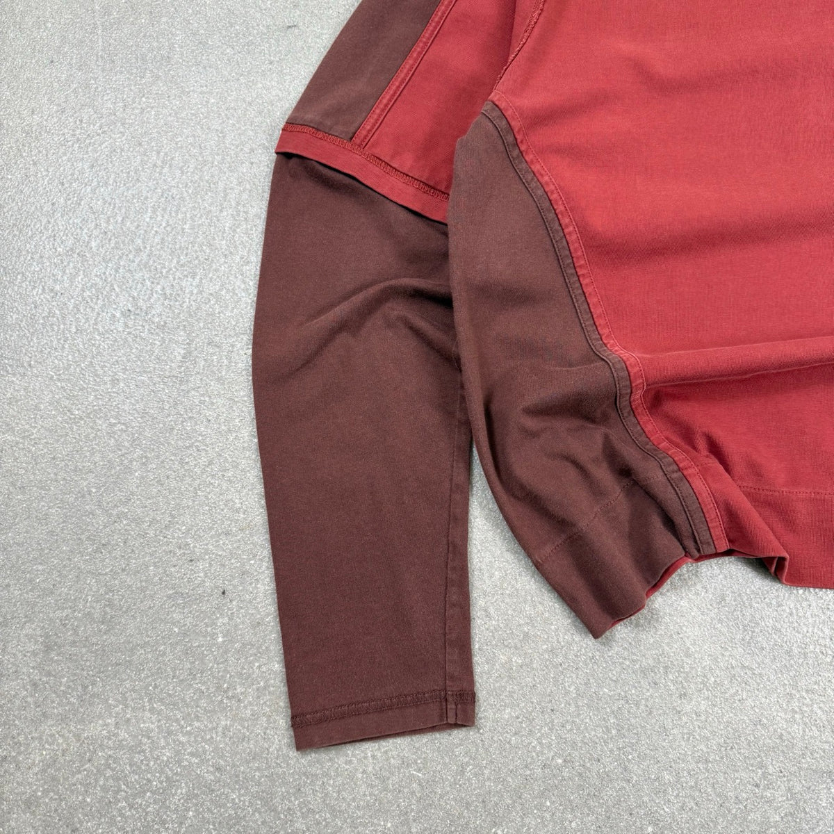2021 Jacquemus Le T-shirt 3D Carro Maglia Maniche Lunghe Bicolore in Rosso Terracotta | Taglia XS - M