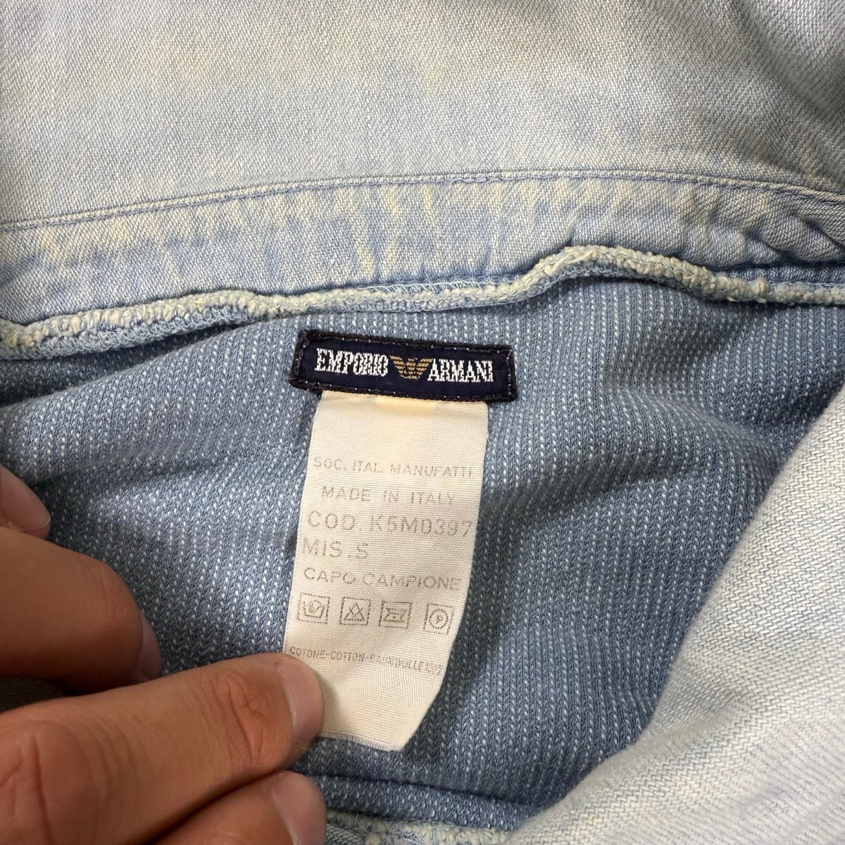 1985 Felpa vintage Emporio Armani Jeans “capo campione” celeste con colletto e maniche dettagli denim | taglia S