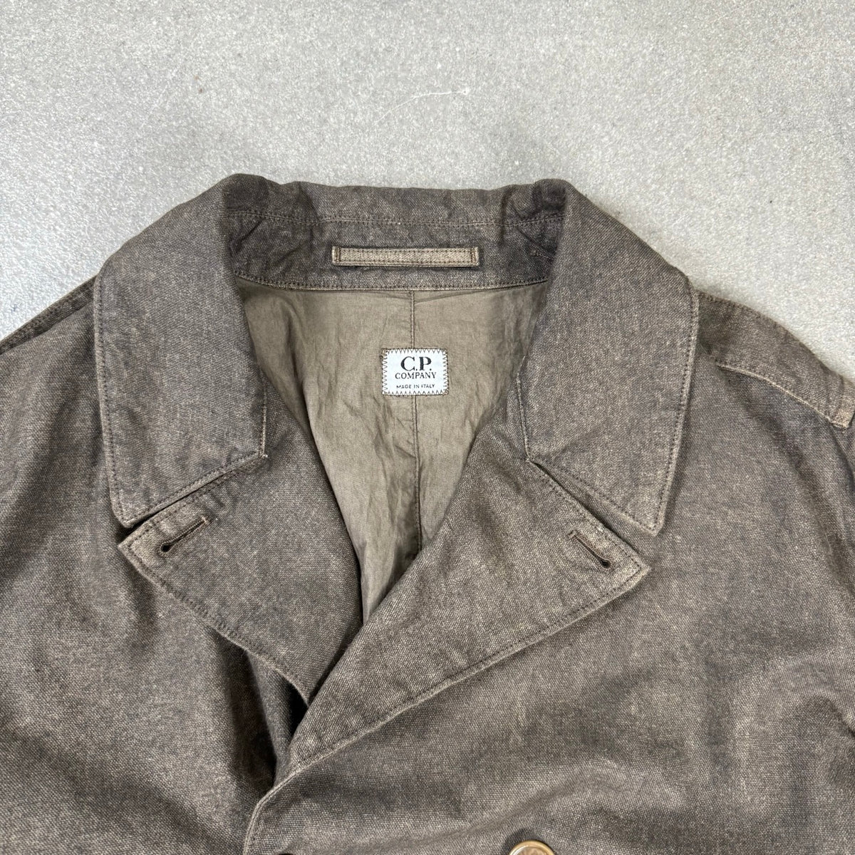 1990s archivio C.P. Company cappotto doppio petto ultra raro in cotone con spalmatura fiammata | Taglia 50IT
