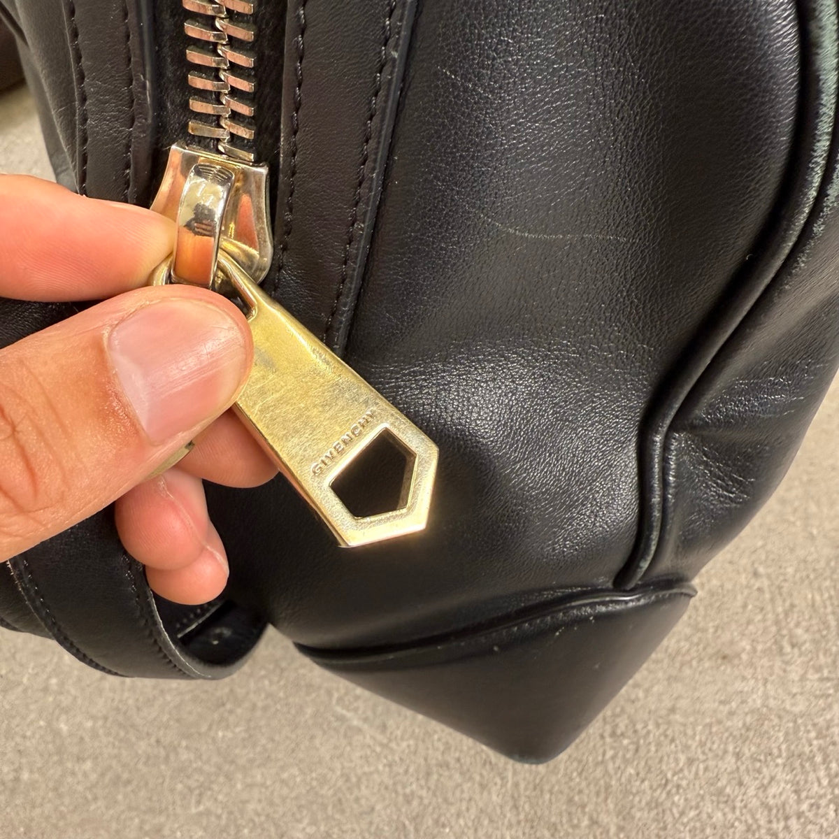 2013 Givenchy Borsa a Spalla Lucrezia in Pelle Nera | Taglia Medium