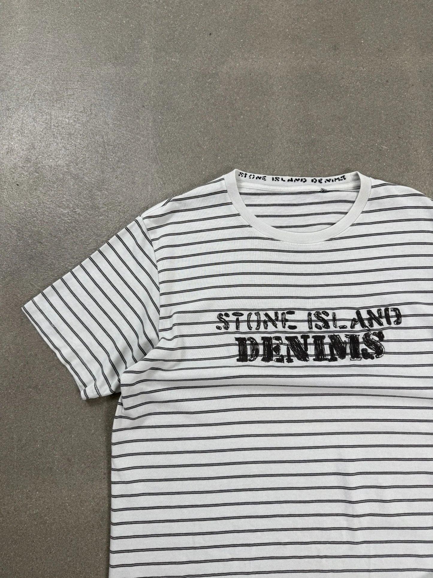 T-Shirt Stone Island Denims S/S 2008 Vintage Righe Logo Spellout Bianca Nera | Taglia L