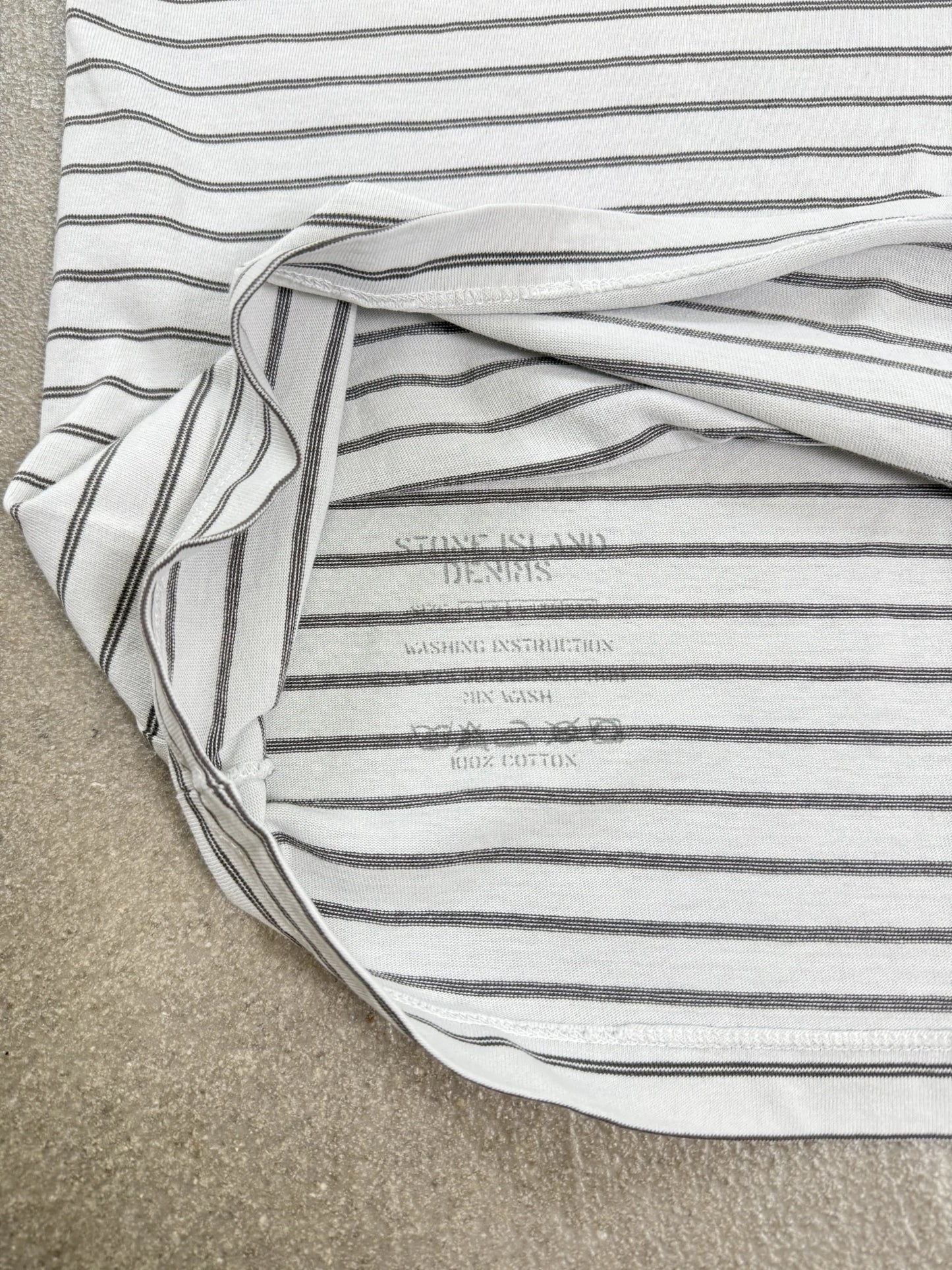 T-Shirt Stone Island Denims S/S 2008 Vintage Righe Logo Spellout Bianca Nera | Taglia L
