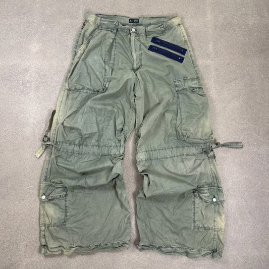 ettaglio etichetta Simint e doppie cerniere dei pantaloni utility d archivio Armani Jeans anni 90