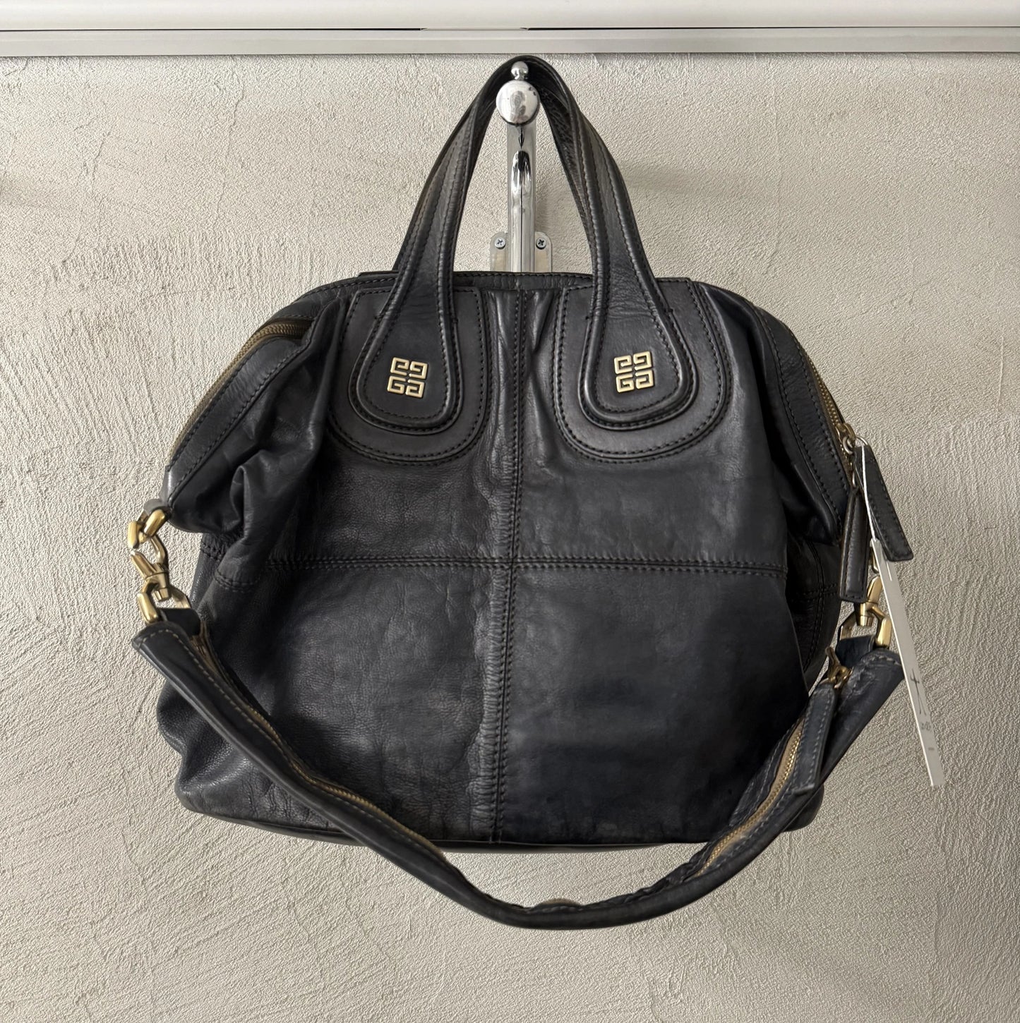 Borsa Givenchy Nightingale Medium in pelle nera vintage con logo 4G e dettagli dorati