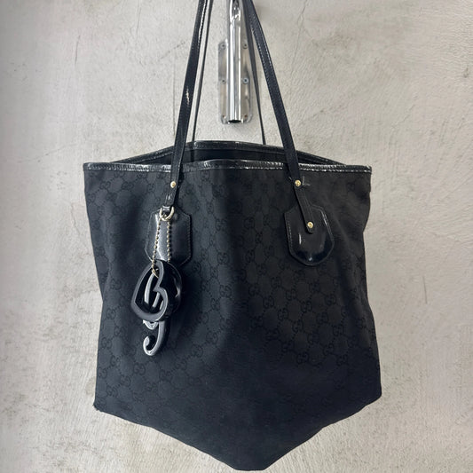 Borsa Gucci Jolie Tote Primavera Estate 2008 in tessuto canvas monogram GG nero con charm a cuore e manicotti in vernice