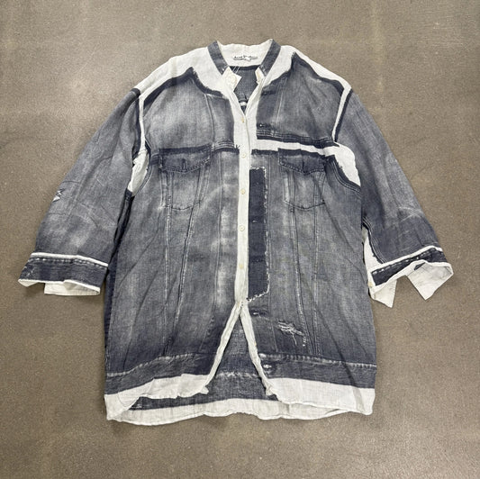 Camicia oversize in lino Acne Studios S/S 2023 con stampa trompe l'oeil effetto giacca denim grigio e bianco