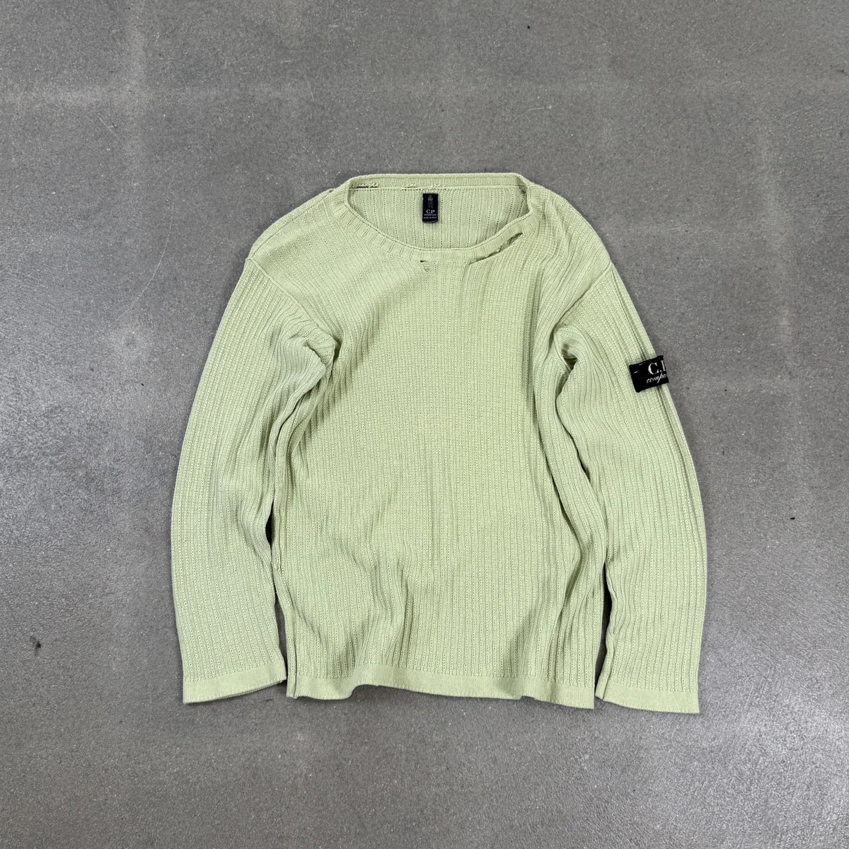 Maglione d'archivio C.P. Company in maglia di cotone a coste verde salvia con badge logato nero sulla manica