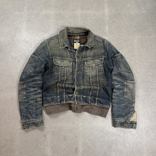 Giacca d'archivio D&G Dolce & Gabbana AW 2003 in denim lavato con costruzione a strati e tasche sulle maniche