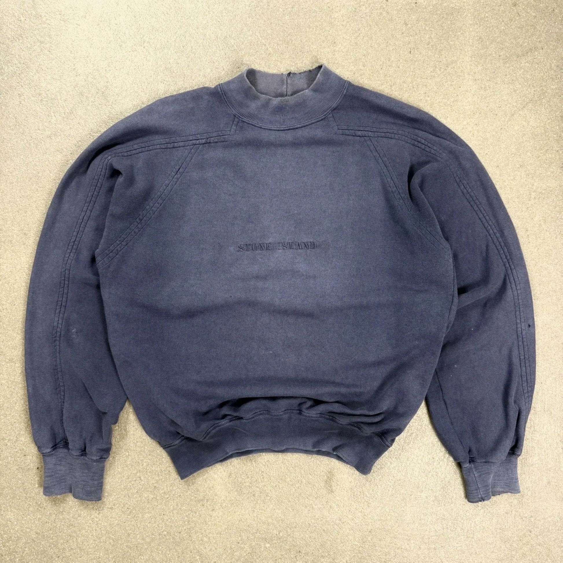 Felpa vintage Stone Island Autunno Inverno 1988 Massimo Osti con collo a lupetto e ricamo centrale blu lavato taglia M