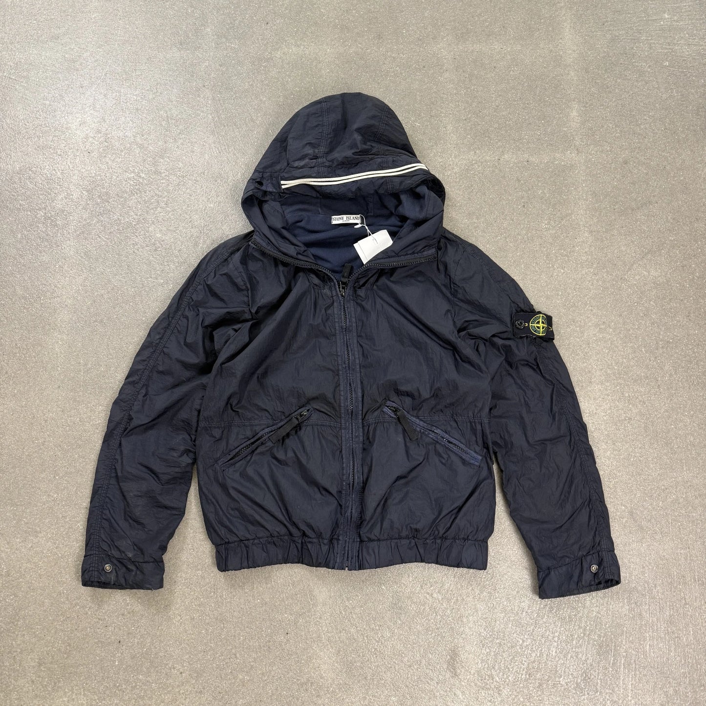 Giacca con cappuccio Stone Island Junior Autunno Inverno 2012 in nylon tinto in capo blu notte con badge sulla manica taglia 12 anni 152 cm