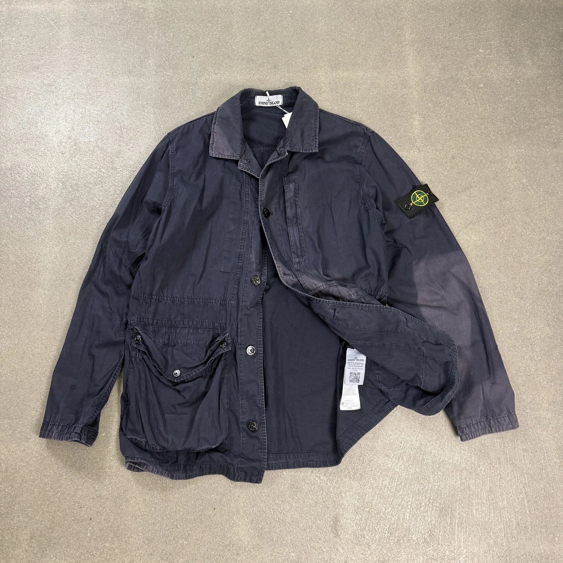 Giacca Stone Island Utility Field Jacket A/W 2019 in cotone tinto in capo blu notte con tascone soffietto e badge