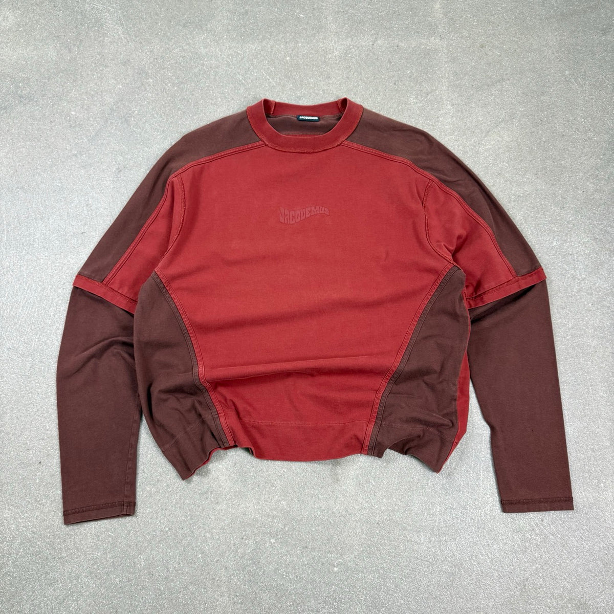 Le T-Short Carro Jacquemus longsleeve bicolore terracotta e marrone A/I 2021
