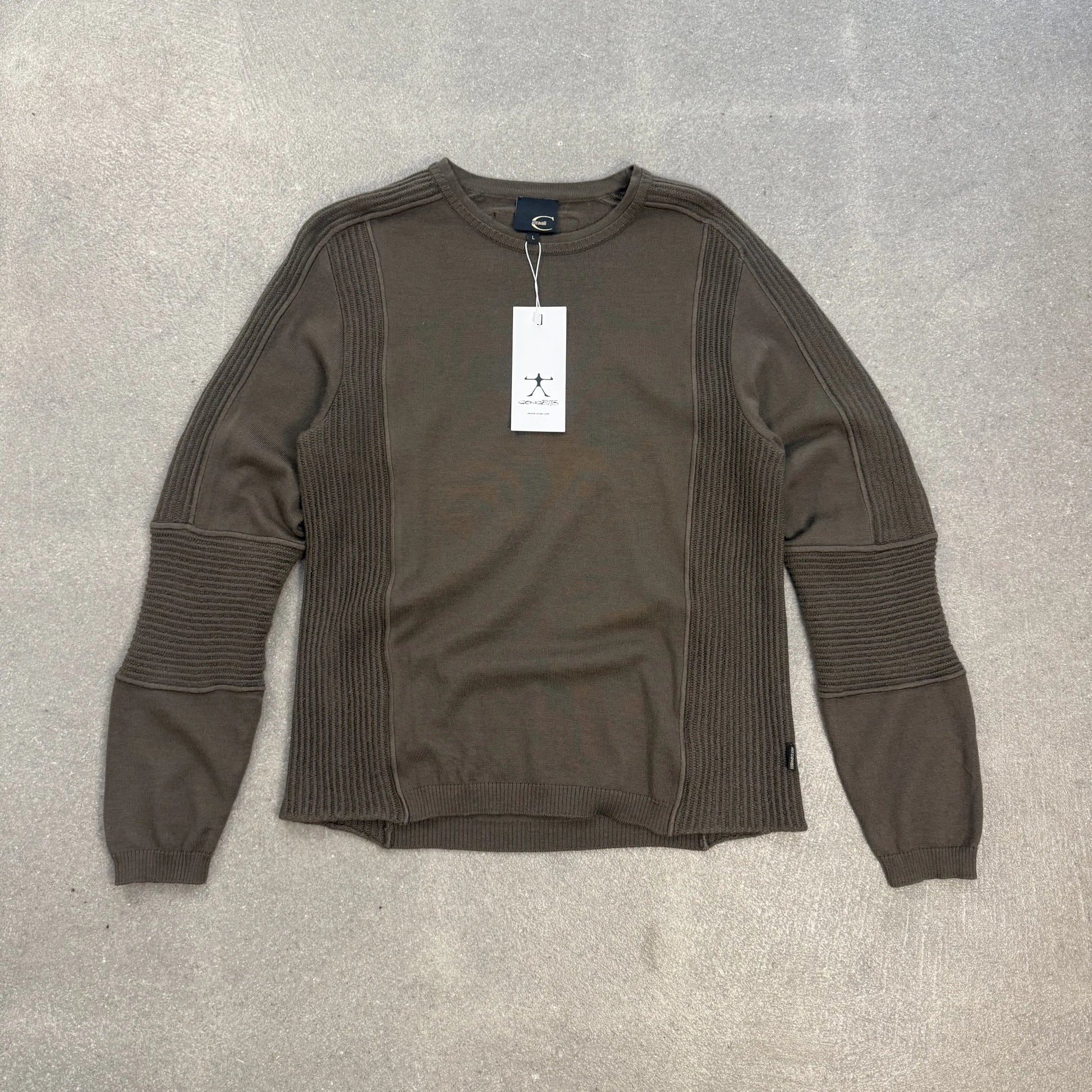 Maglione da uomo Just Cavalli vintage anni 2000 in pura lana vergine marrone fango a coste con etichetta logo sul retro taglia L