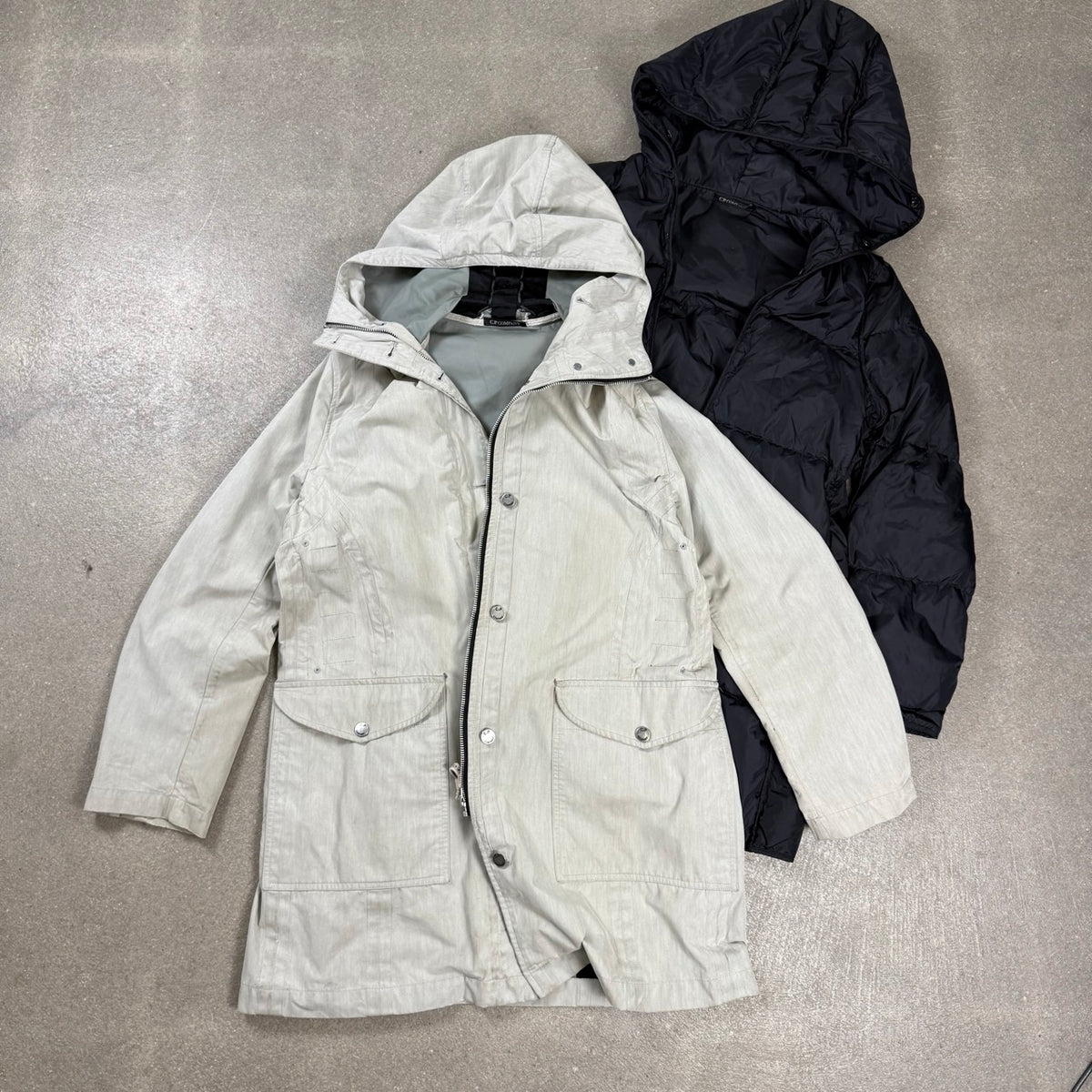 Parka C.P. Company beige 2 in 1 con lining interno imbottito in piuma d oca nero collezione autunno inverno 2004 taglia 42