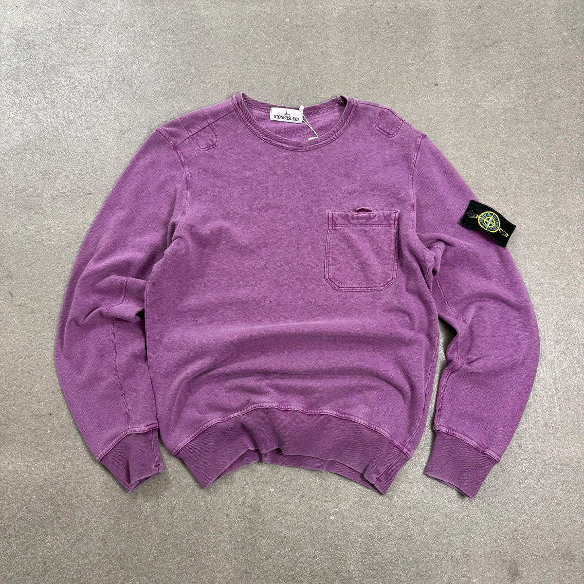 Felpa Stone Island A/I 2020 viola effetto OLD con taschino sul petto e badge sulla manica taglia M